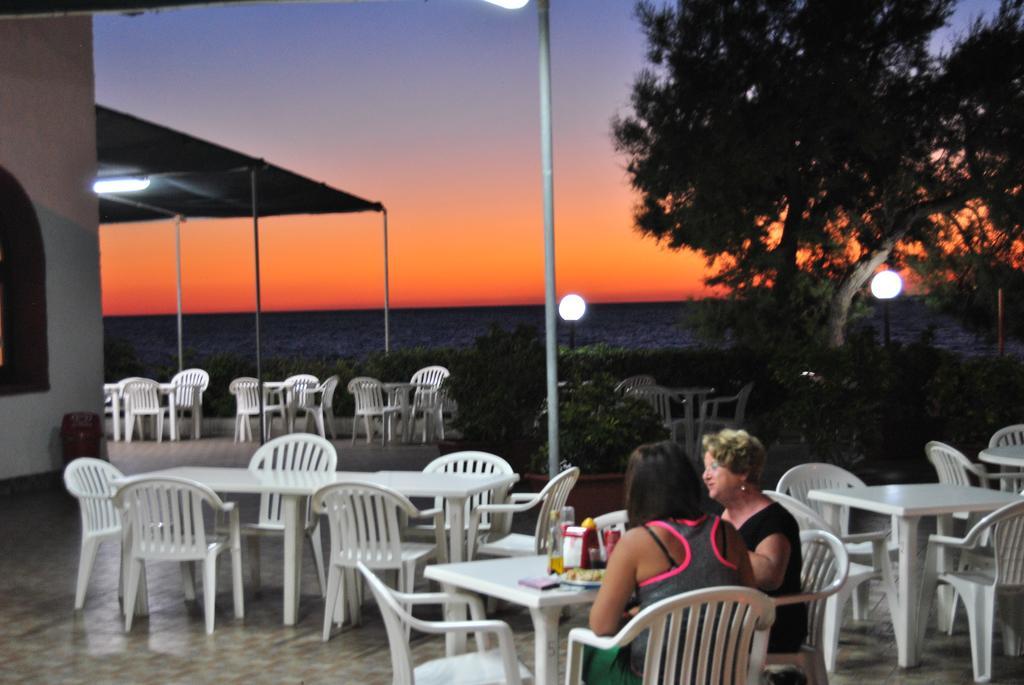 Camping B&B Gioiosa Gioiosa Marea Buitenkant foto