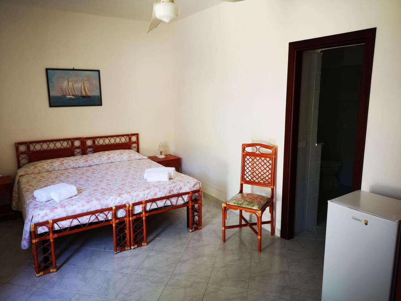 Camping B&B Gioiosa Gioiosa Marea Buitenkant foto