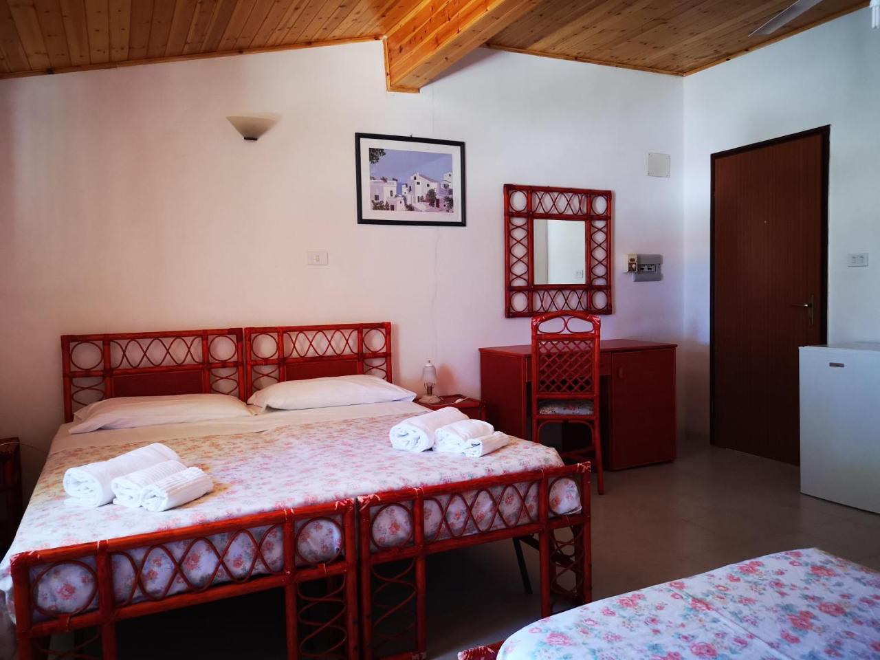 Camping B&B Gioiosa Gioiosa Marea Buitenkant foto